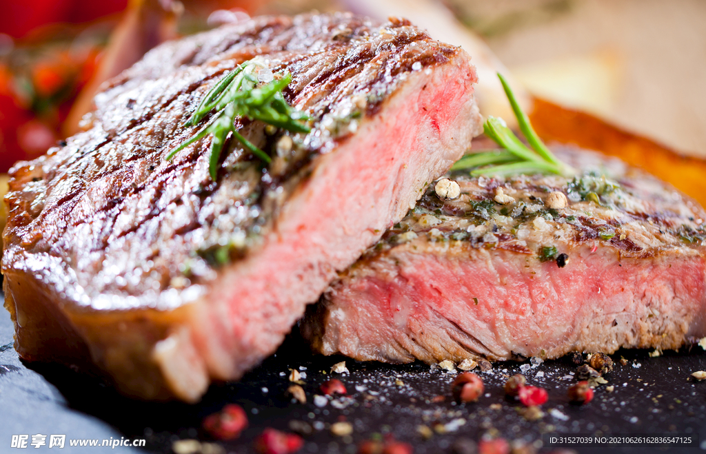 烤牛排高清拍摄图片