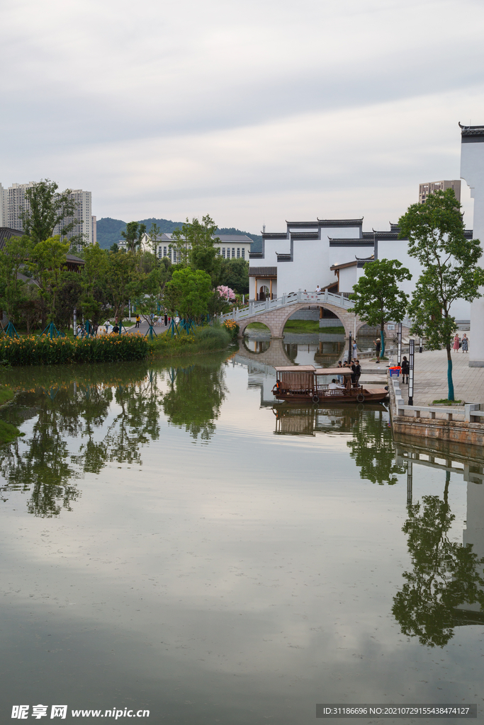 洋湖水街