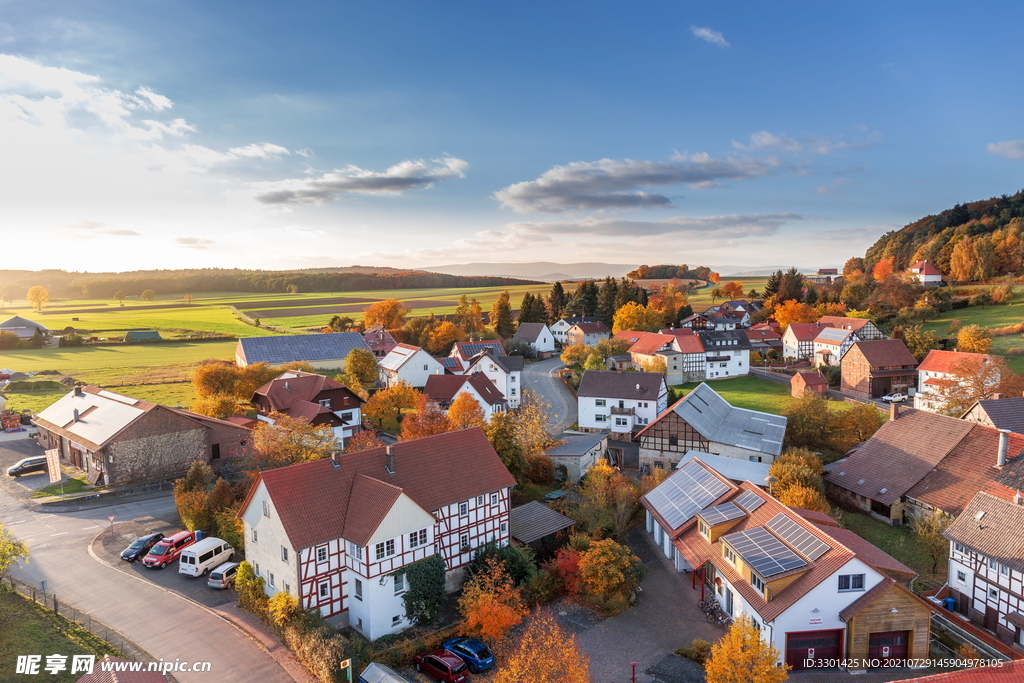 村庄秋季鸟瞰图 