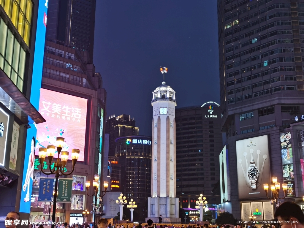重庆步行街热闹夜晚