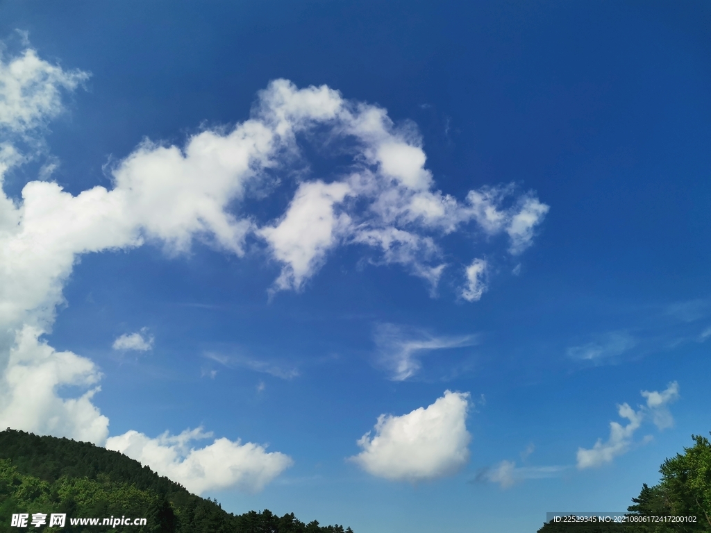 大片白云