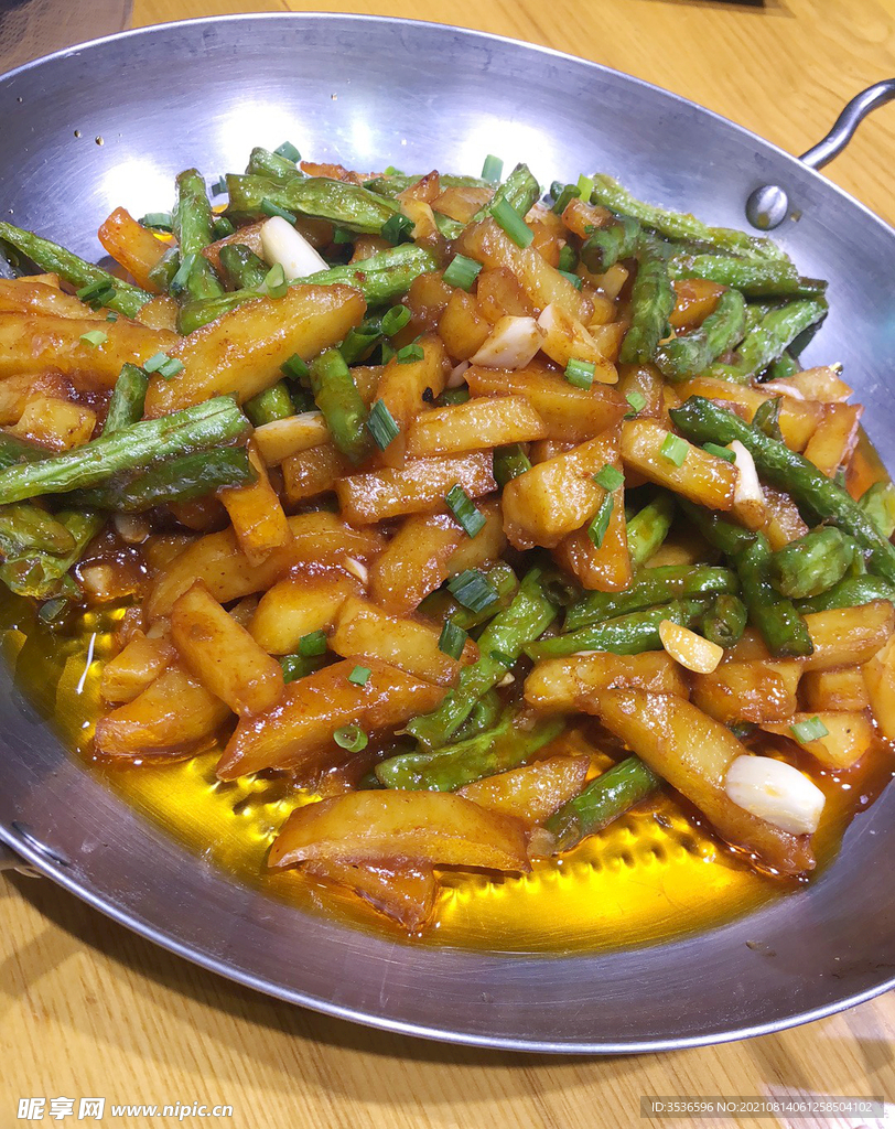 干锅土豆炒豆角