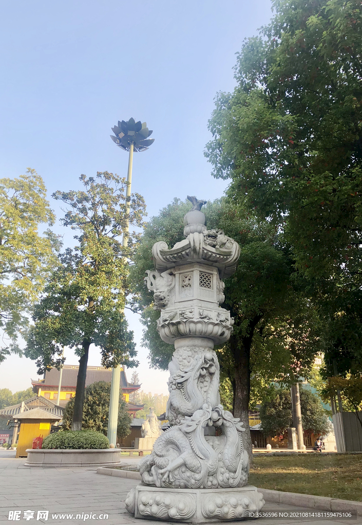寺庙长明灯