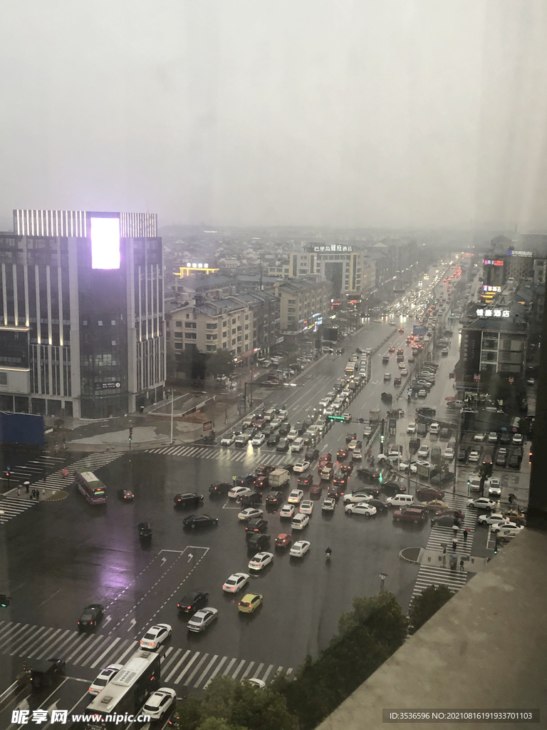 下班那高峰期车流城市街景