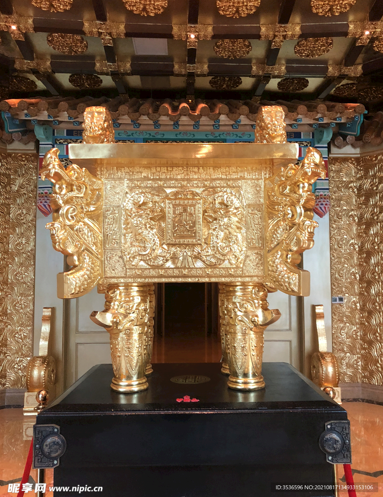 华西村纯金宝鼎