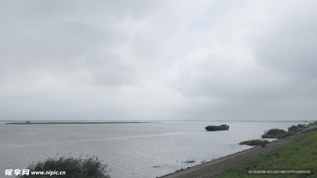 唯见长江天际流