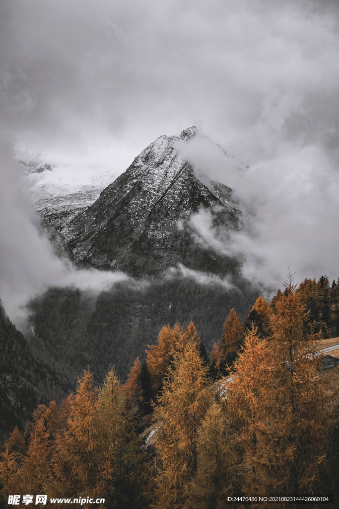 雪山山岭 