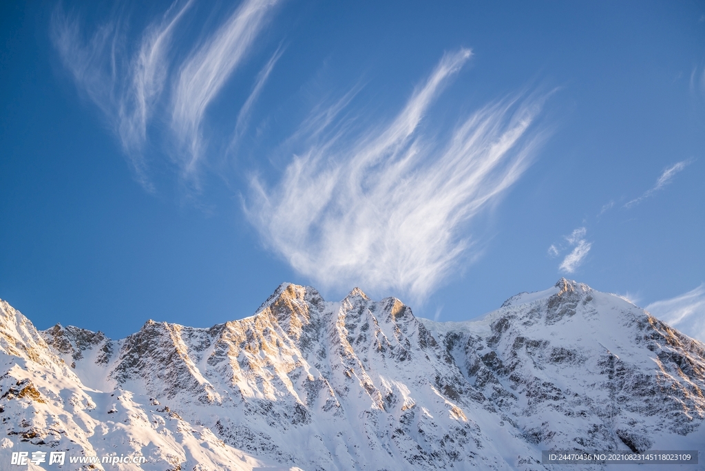雪山山岭 