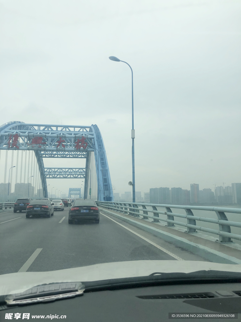 复兴大桥景色