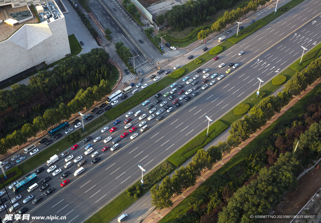 航拍马路交通
