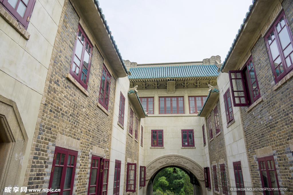 武汉大学 