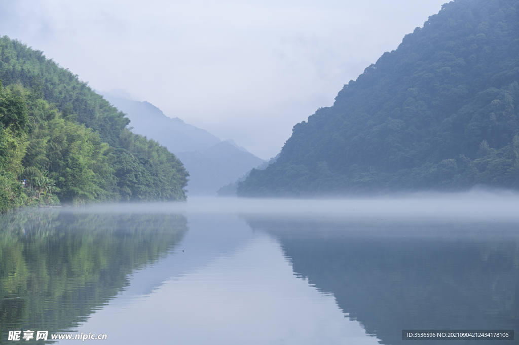山水湖景