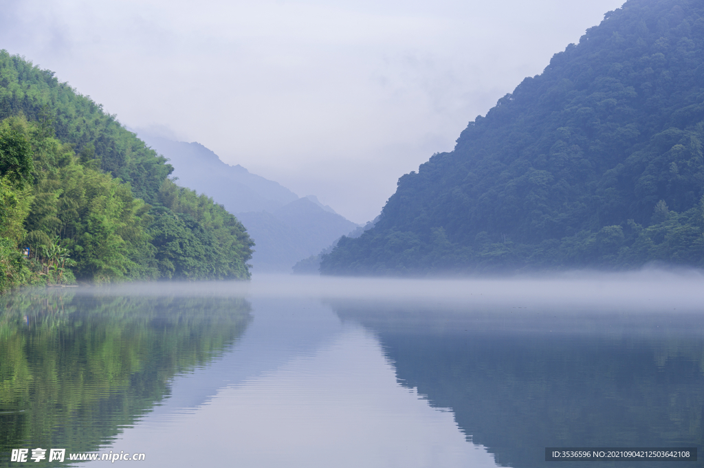 山水湖景