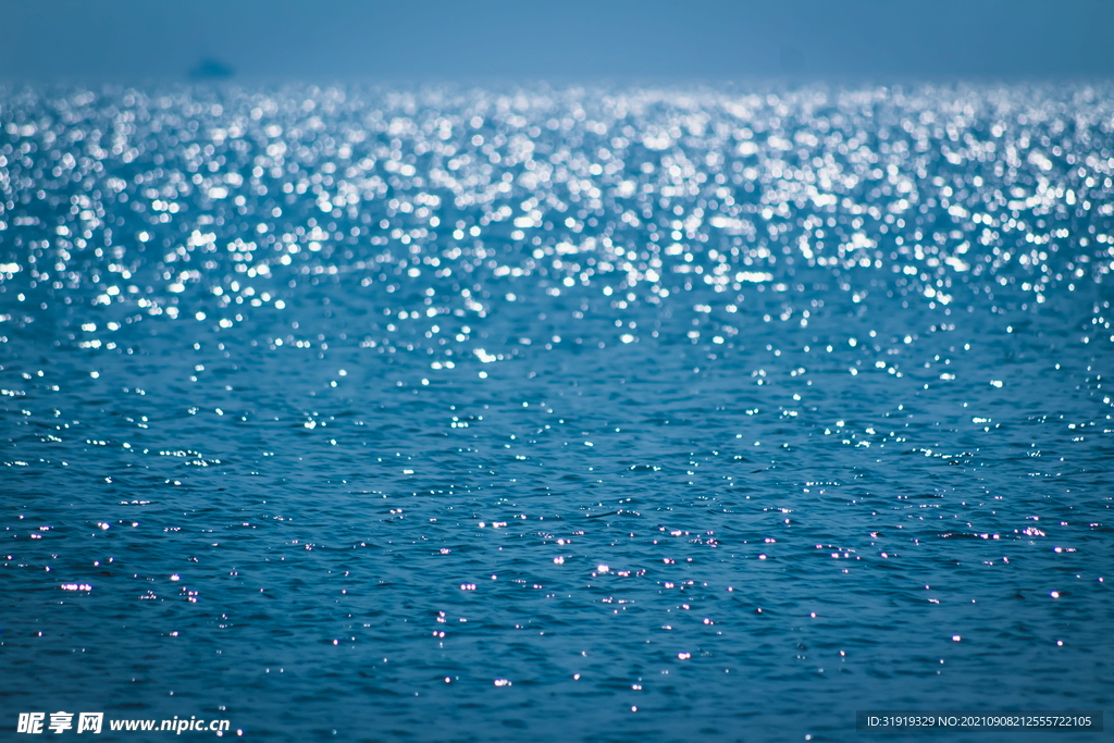 波光粼粼