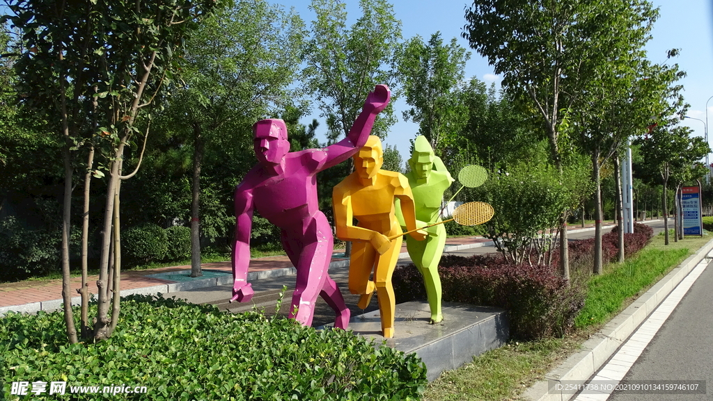 羽毛球运动雕塑