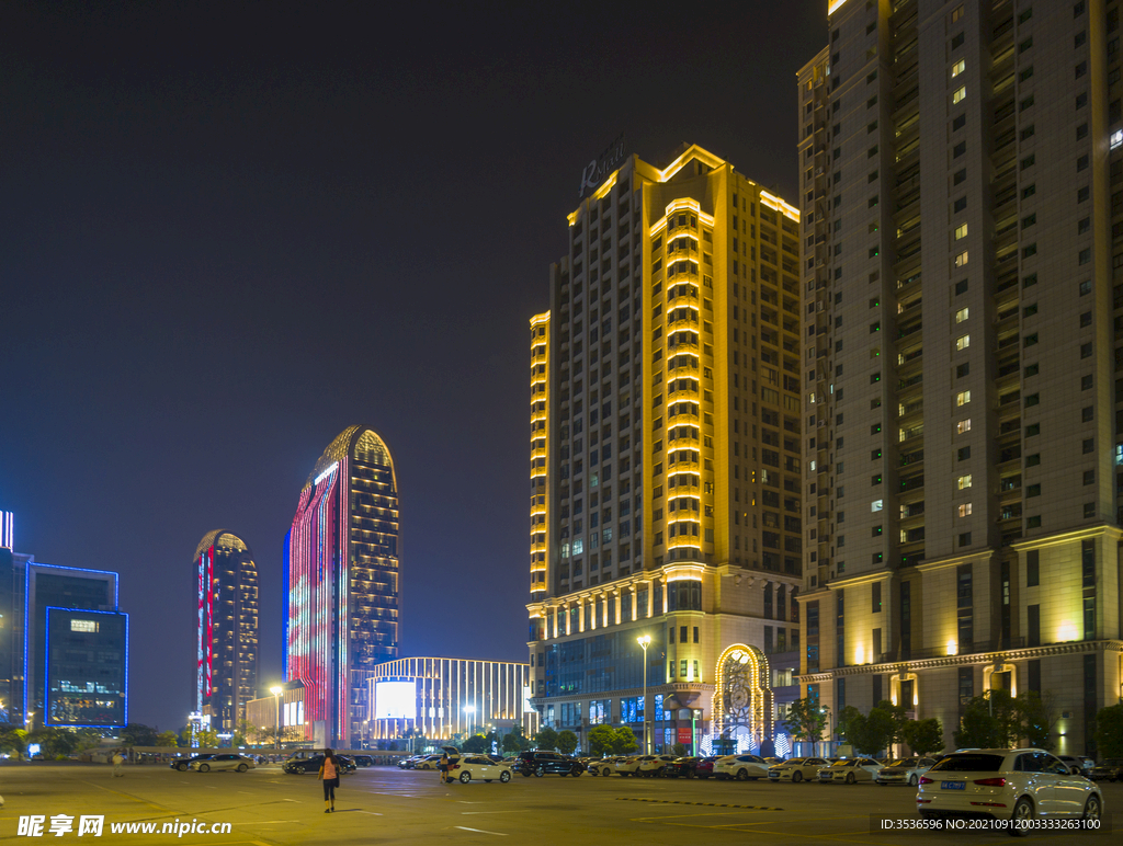繁华城市高楼夜景霓虹