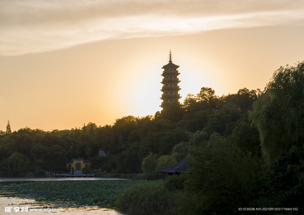 宝塔夕照