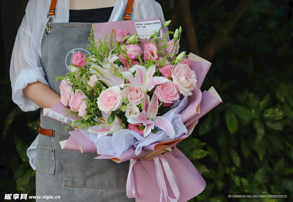 粉色系百合玫瑰混合花束