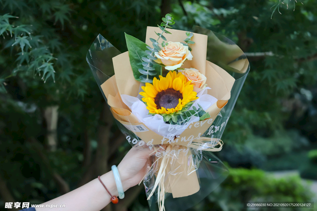 单枝向日葵玫瑰混合花束