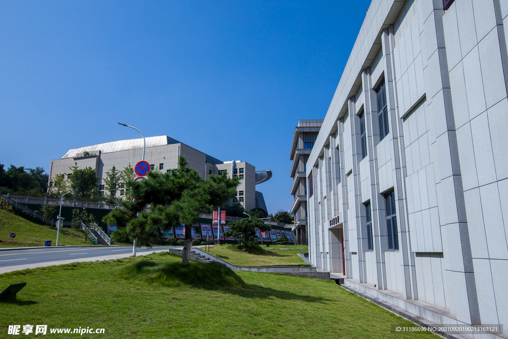 湖北医药学院