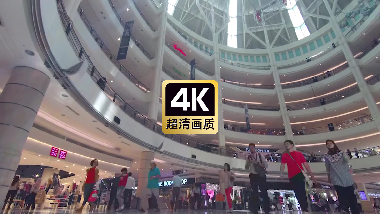 商厦里热闹的人群