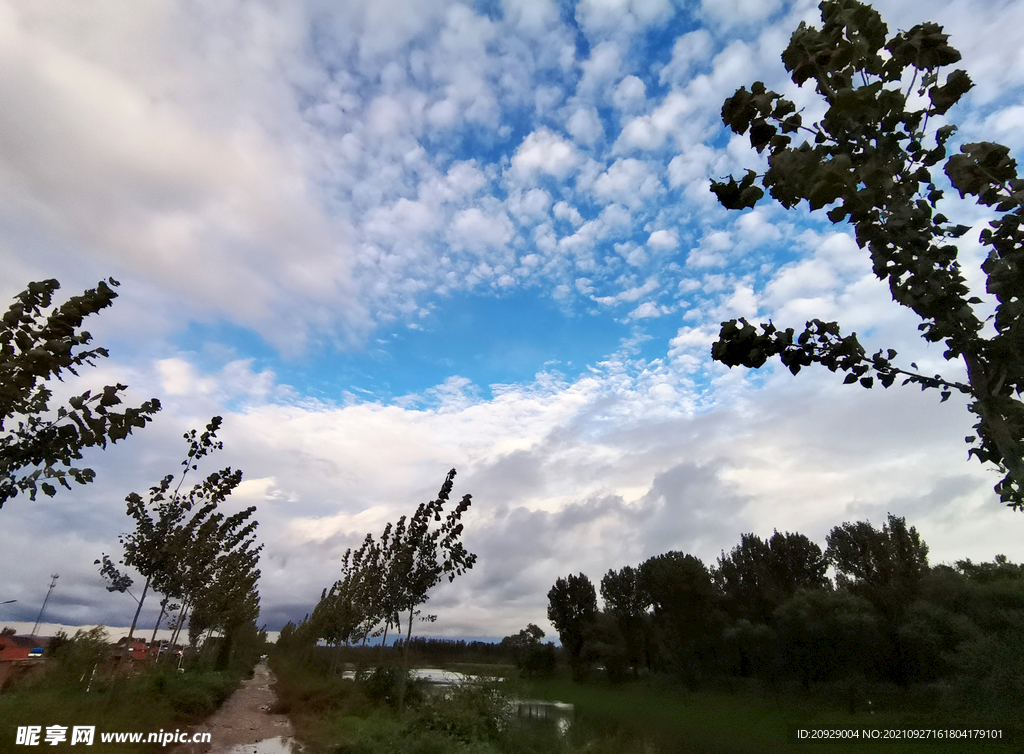 雨后晴空