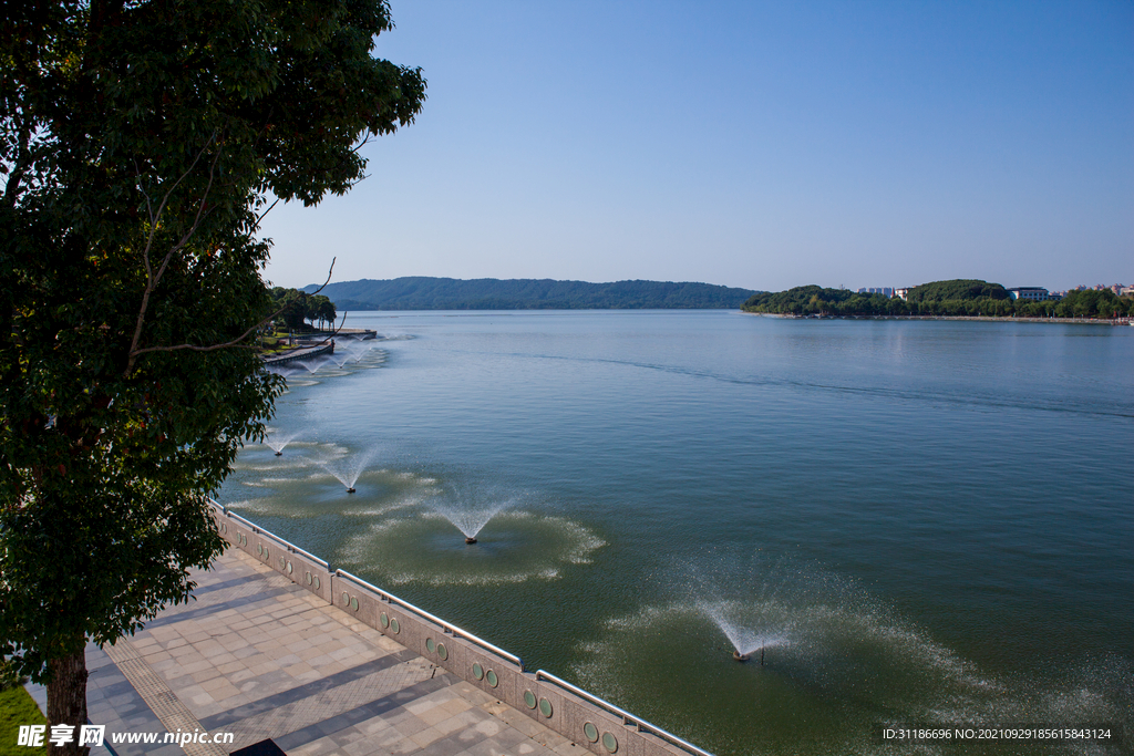 岳阳南湖广场
