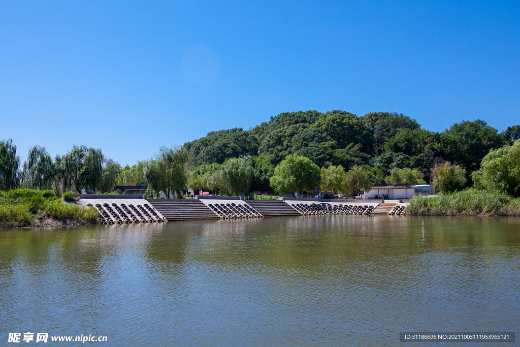 岳阳君山岛景区 汛期游船进出