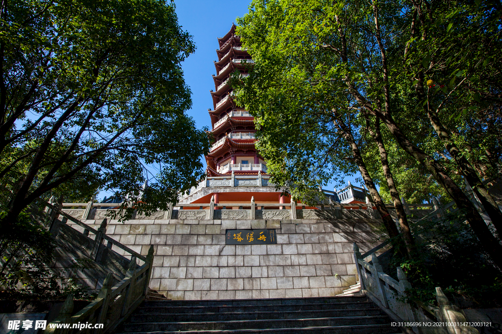 岳阳圣安寺景区 岳阳塔
