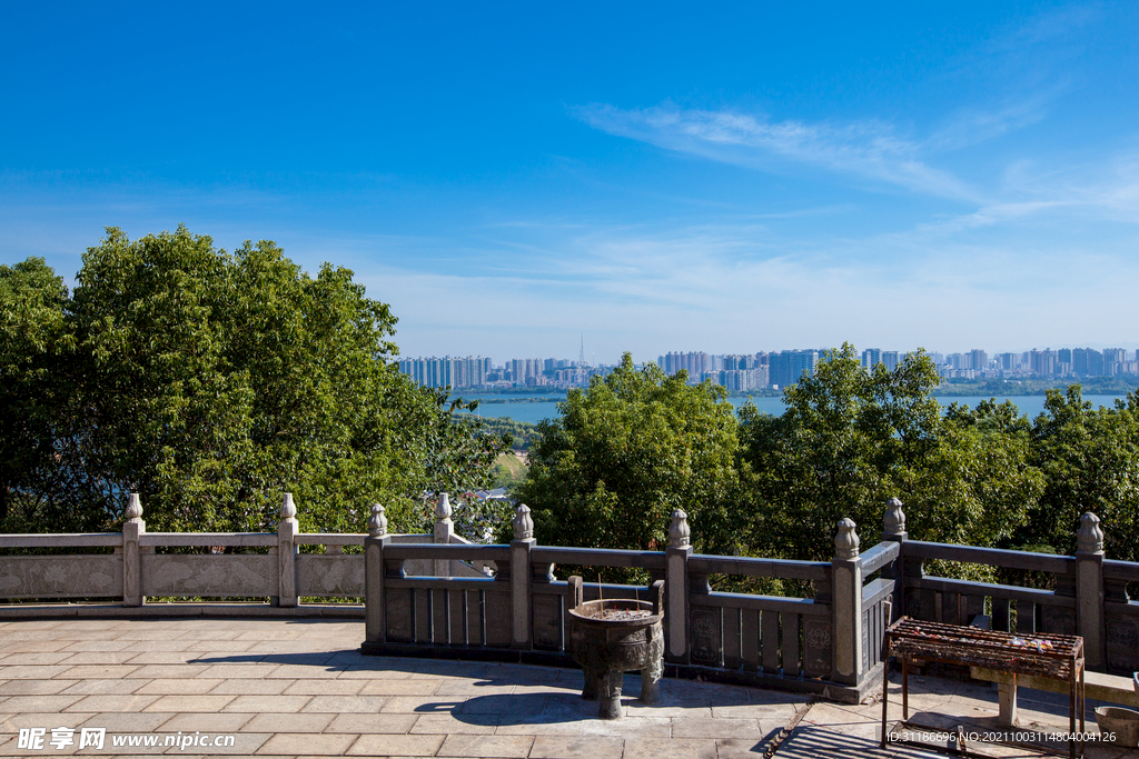 岳阳圣安寺景区 岳阳塔
