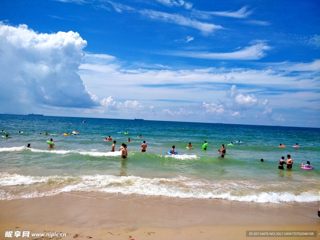 海边海景游泳