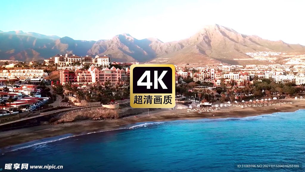 航拍海岛建筑群景色