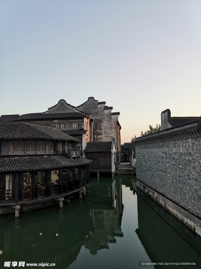 乌镇水光