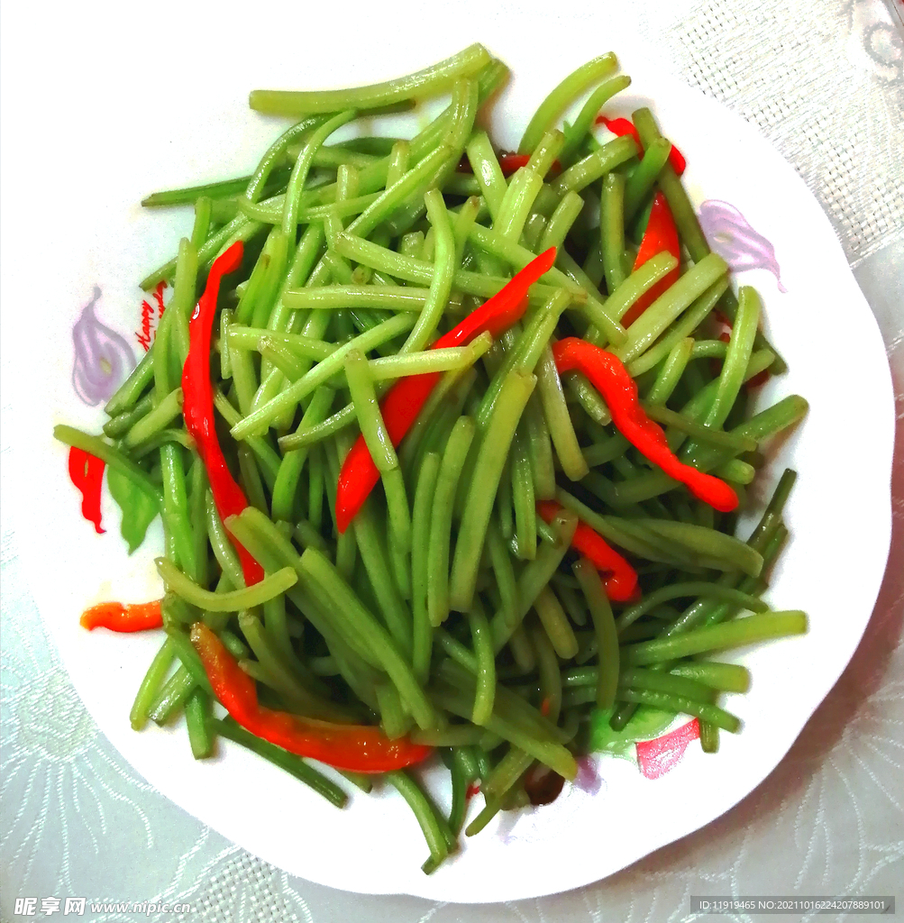 红辣椒炒红薯藤