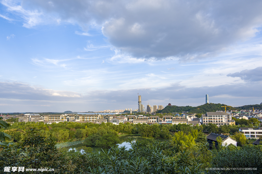 蓝天白云青山绿水城市