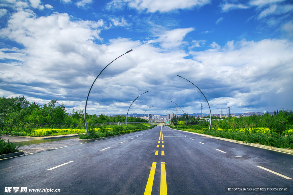 笔直的乡间公路