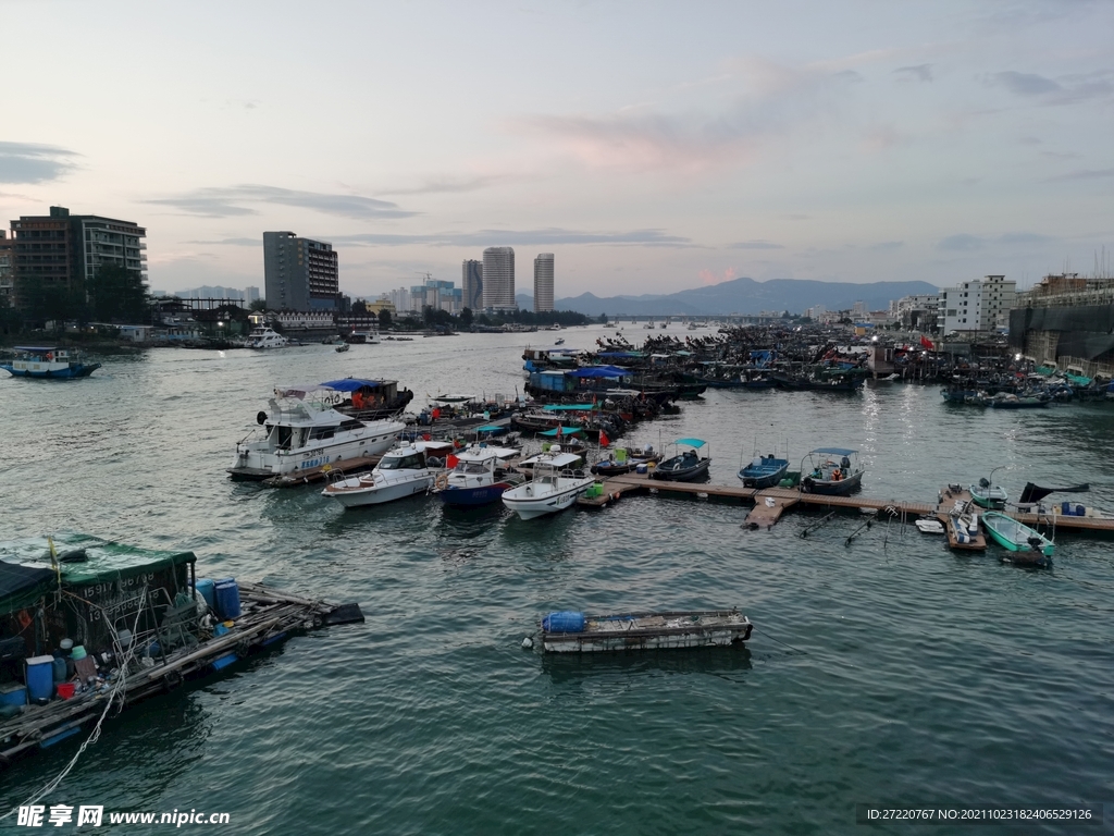 双月湾海边港口晚霞