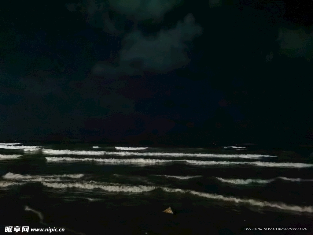 黑夜中的大海