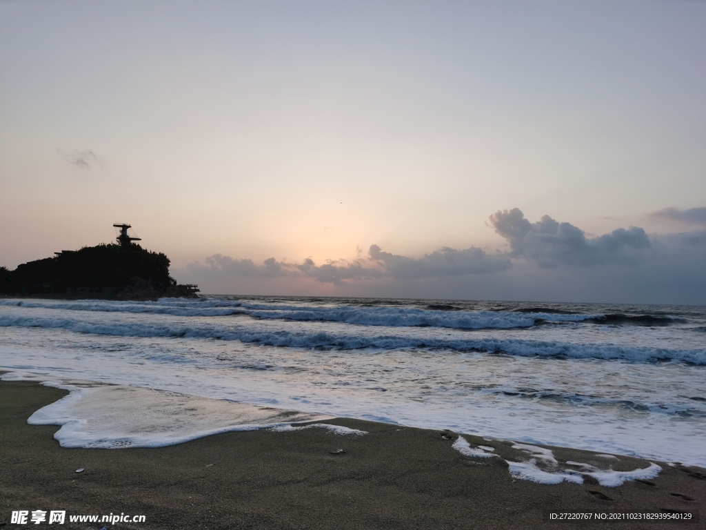 双月湾海滩朝霞 海浪