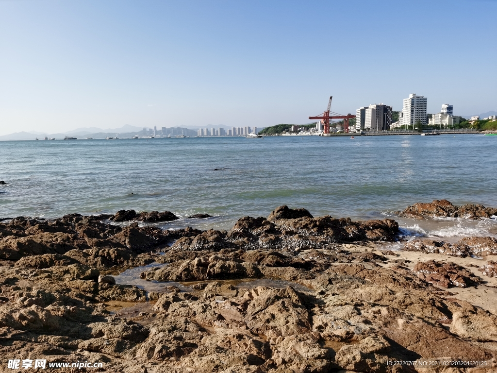 惠州双月湾海边礁石滩风景