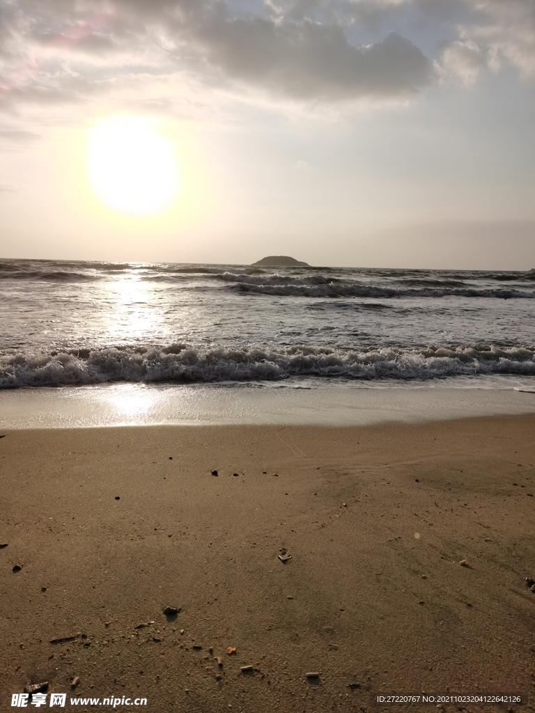 海边日出 大海  海浪 海滩
