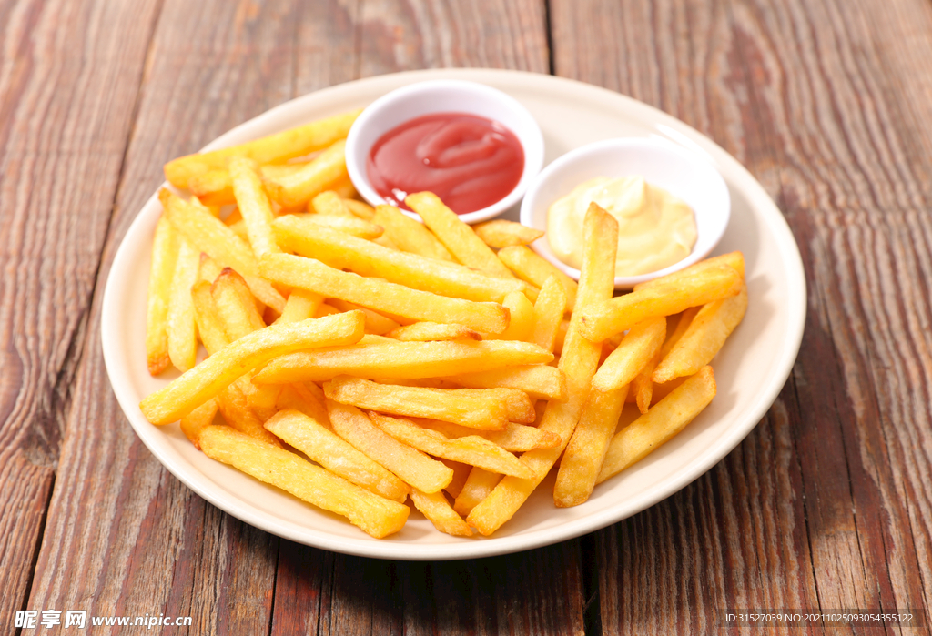 盘子里的薯条番茄酱大图
