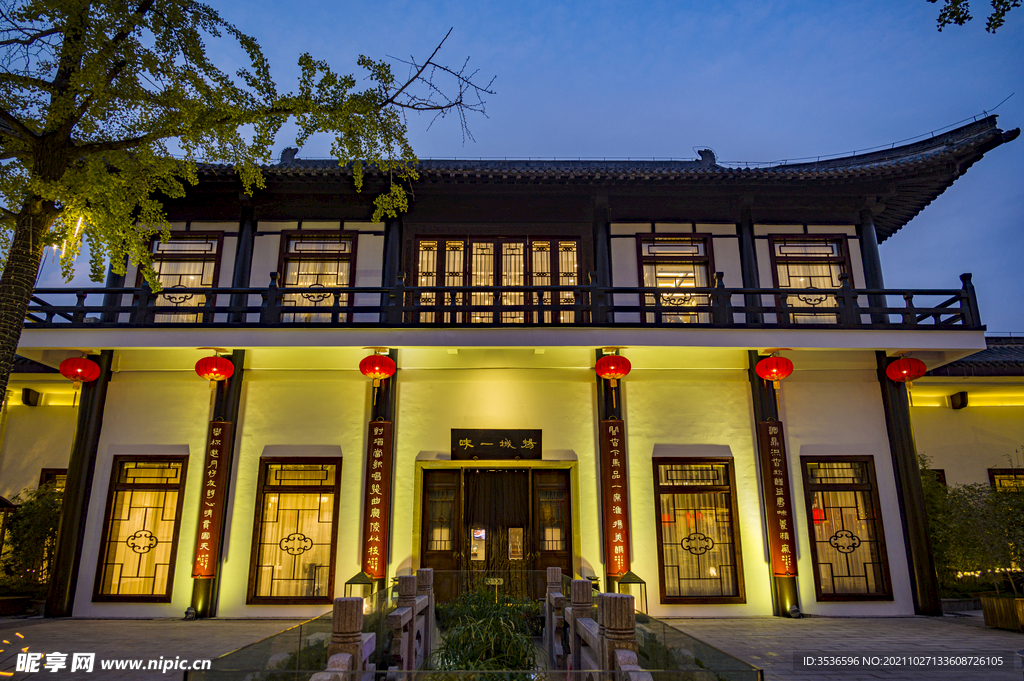 亭台楼阁霓虹夜色