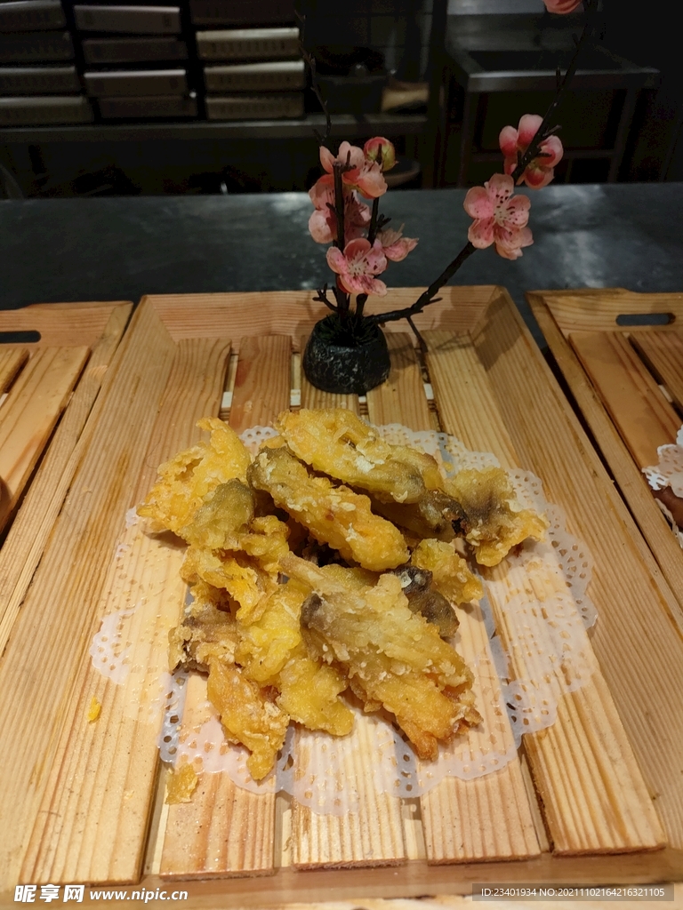 精致菜肴美味油炸食物