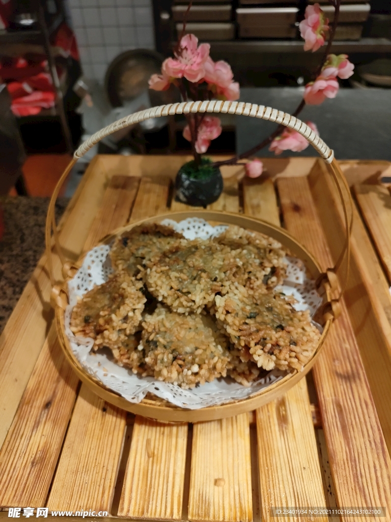 精致美味午餐菜肴油炸米制品