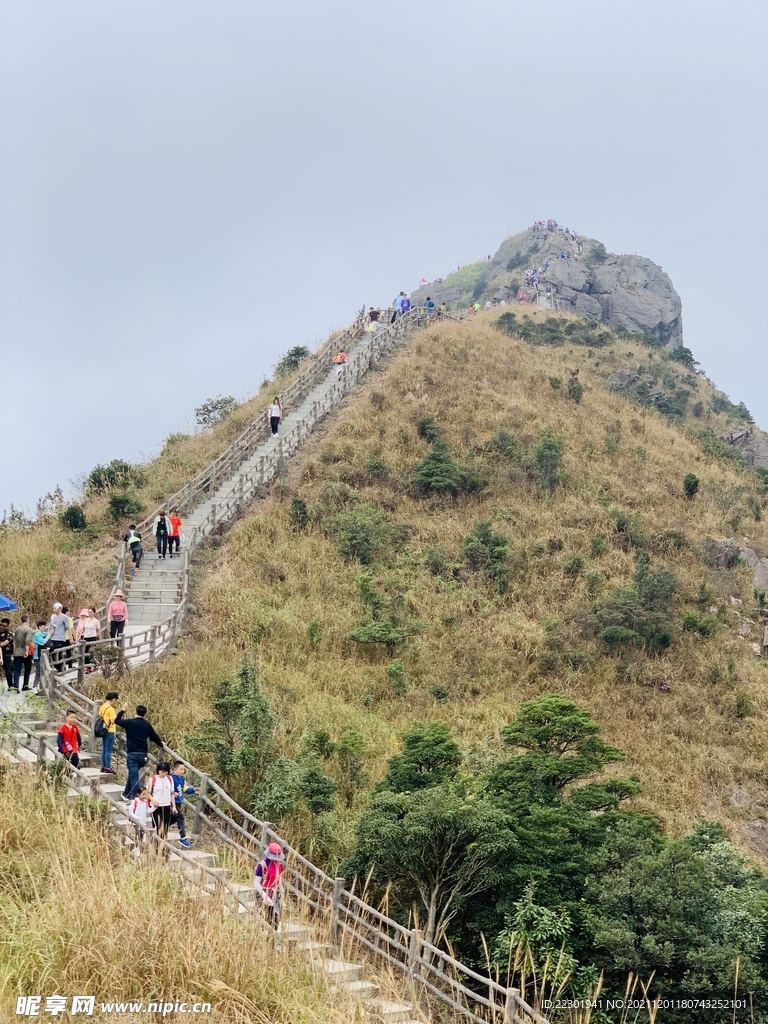 爬山
