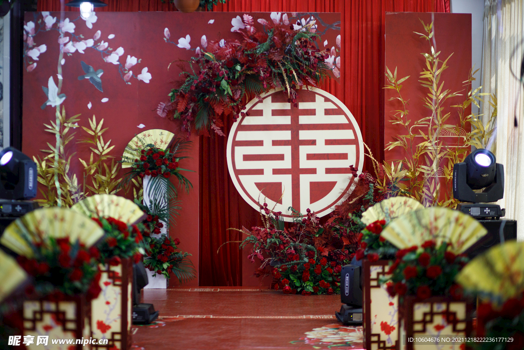 红色新中式婚礼现场