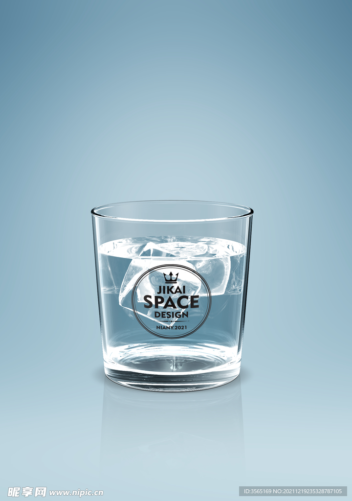 透明玻璃杯LOGO贴图样机