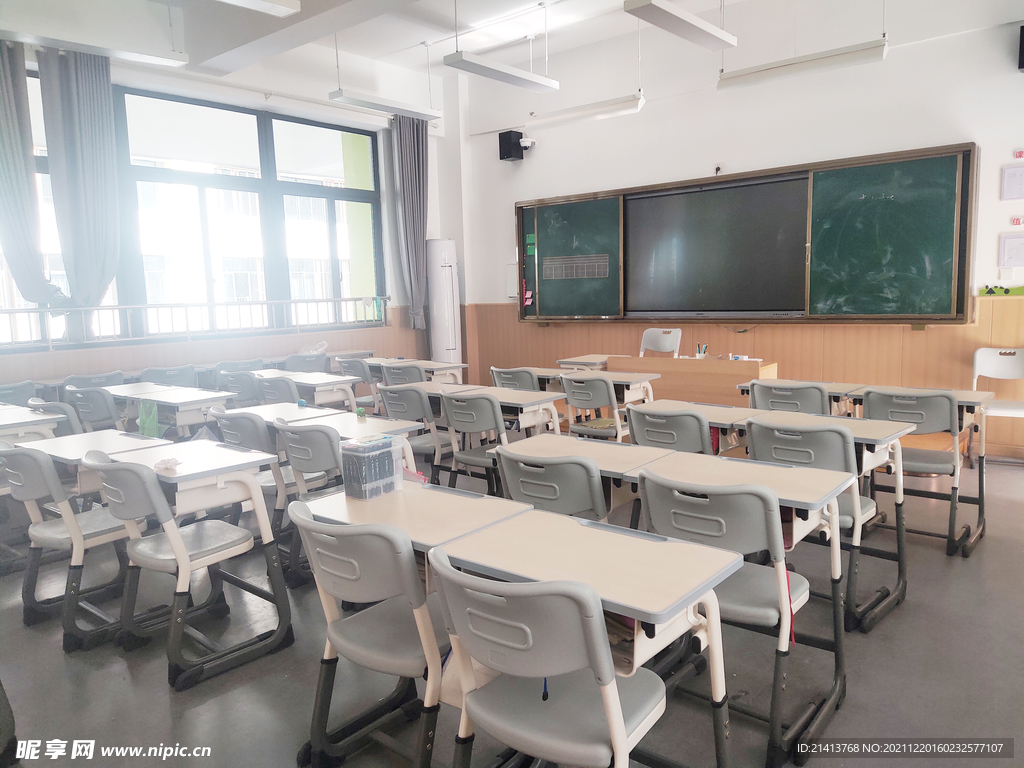 学校教室课桌 