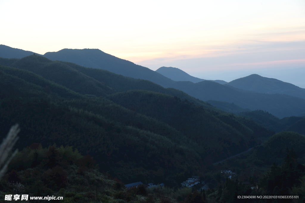 翻山越岭